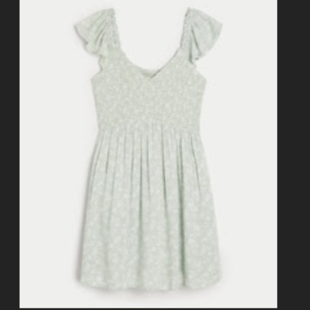 Hollister sz S flutter sleeve green and white floral skort dress